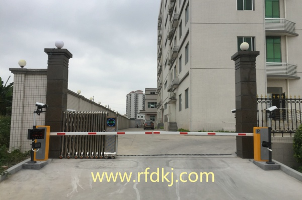 在電動門/平移門/懸浮門/伸縮門加裝或改裝車牌識別系統時必須考慮的三個問題 在電動門/平移門/懸浮門/伸縮門加裝或改裝車牌識別系統時必須考慮的三個問題